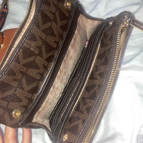 Classic Michael Kors Cross Body Purse - Picture 2 of 4